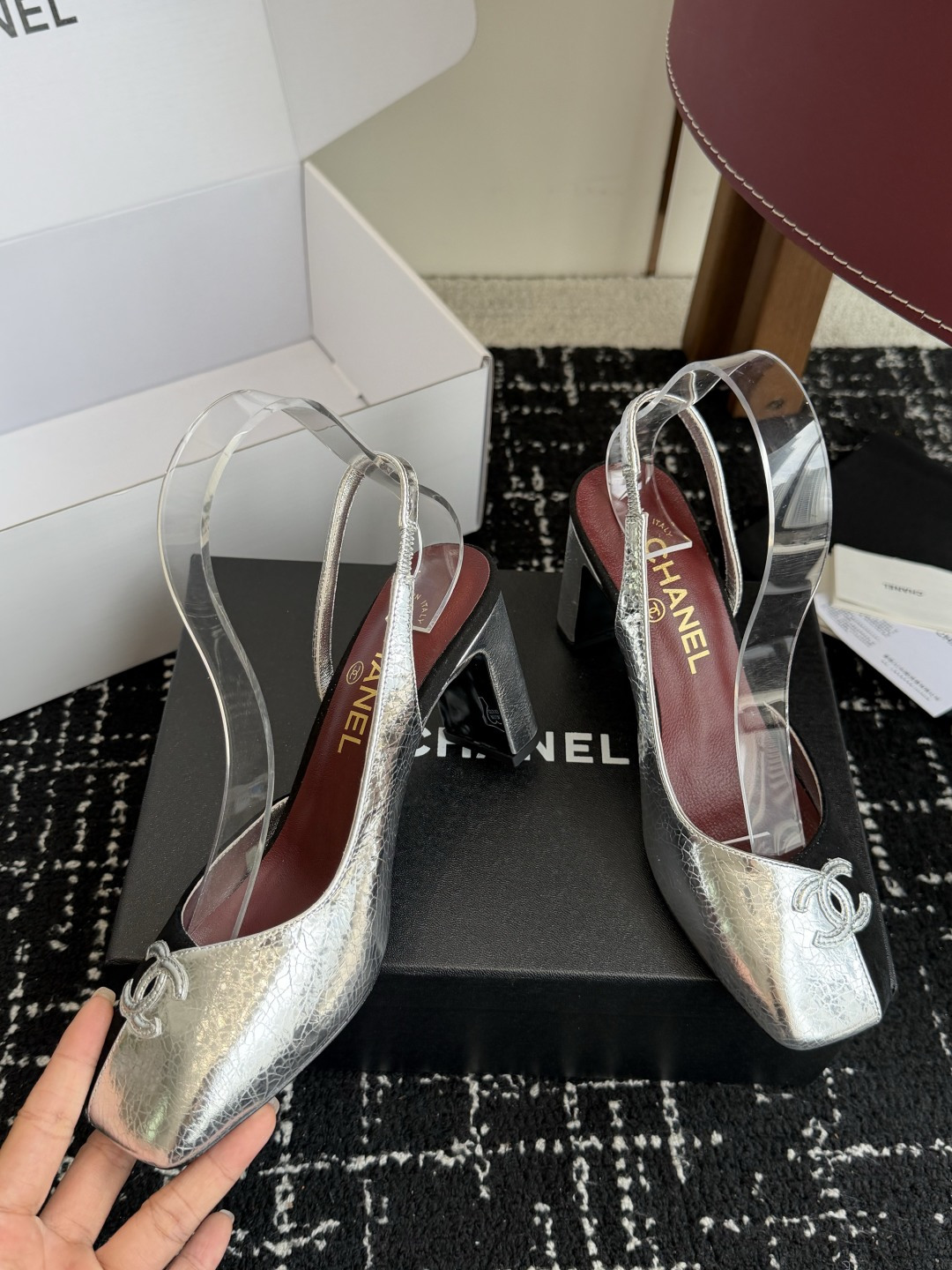 代购级CHANEL 香奈儿 26ss 春夏秀款中空凉鞋 第一眼看上就被种草了根据天气变化自由穿搭！套上袜