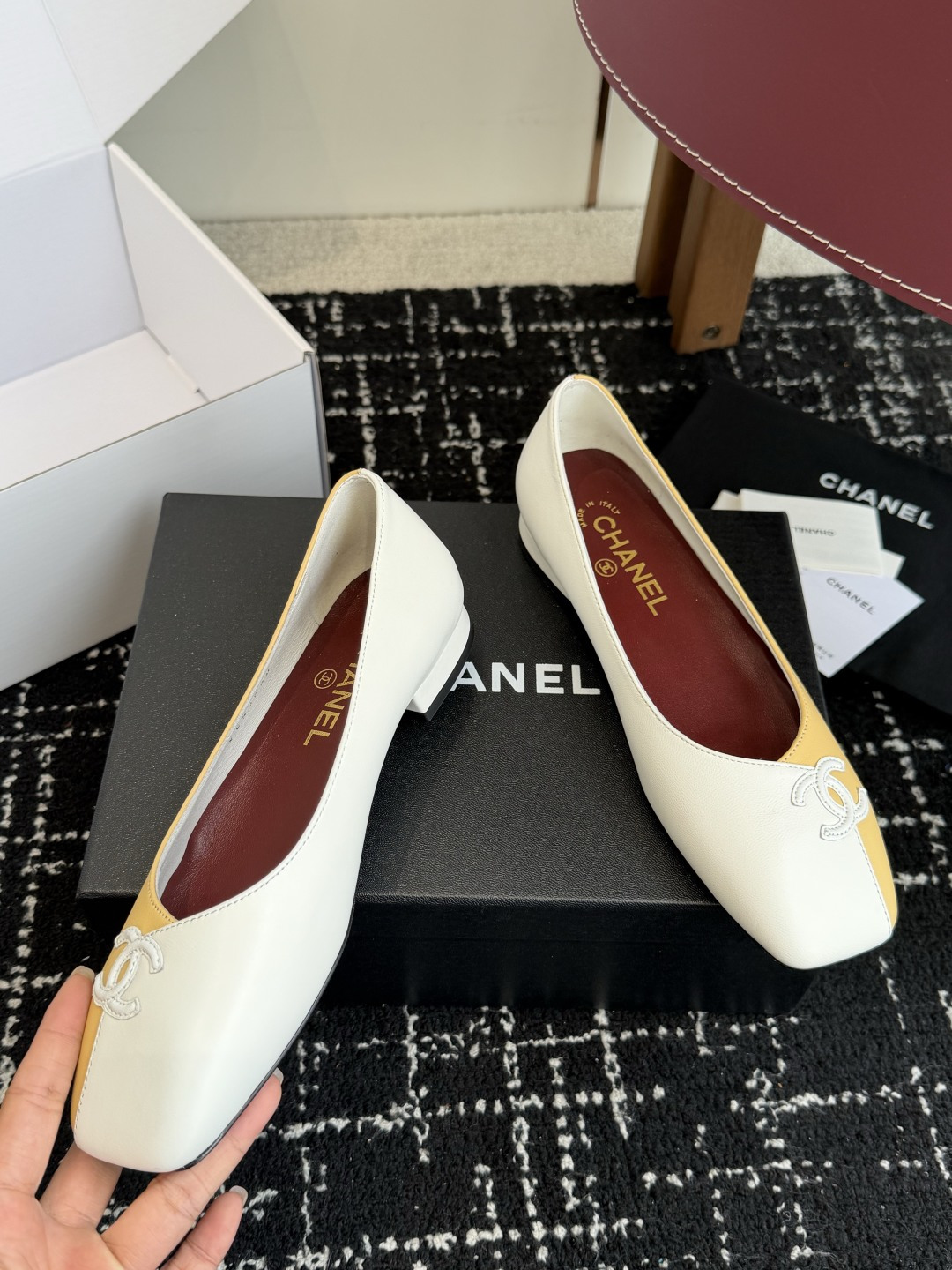 代购级CHANEL 香奈儿 26ss 春夏秀款单鞋第一眼看上就被种草了根据天气变化自由穿搭!套上袜套春夏 代购级CHANEL 香奈儿 26ss 春夏秀款单鞋第一眼看上就被种草了根据天气变化自由穿搭!套上袜套春夏