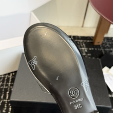 代购级CHANEL 香奈儿 26ss 春夏秀款拖鞋第一眼看上就被种草了根据天气变化自由穿搭!套上袜套春夏 代购级CHANEL 香奈儿 26ss 春夏秀款拖鞋第一眼看上就被种草了根据天气变化自由穿搭!套上袜套春夏