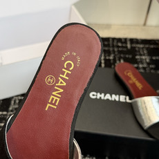 代购级CHANEL 香奈儿 26ss 春夏秀款拖鞋第一眼看上就被种草了根据天气变化自由穿搭!套上袜套春夏 代购级CHANEL 香奈儿 26ss 春夏秀款拖鞋第一眼看上就被种草了根据天气变化自由穿搭!套上袜套春夏