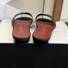 代购级CHANEL 香奈儿 26ss 春夏秀款拖鞋第一眼看上就被种草了根据天气变化自由穿搭!套上袜套春夏 代购级CHANEL 香奈儿 26ss 春夏秀款拖鞋第一眼看上就被种草了根据天气变化自由穿搭!套上袜套春夏