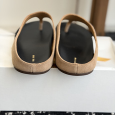 东莞代购级The Row 极简人字夹趾厚底拖鞋慵懒松弛感天花板低调高级的The Row风人字夹趾凉拖,自 东莞代购级The Row 极简人字夹趾厚底拖鞋慵懒松弛感天花板低调高级的The Row风人字夹趾凉拖,自
