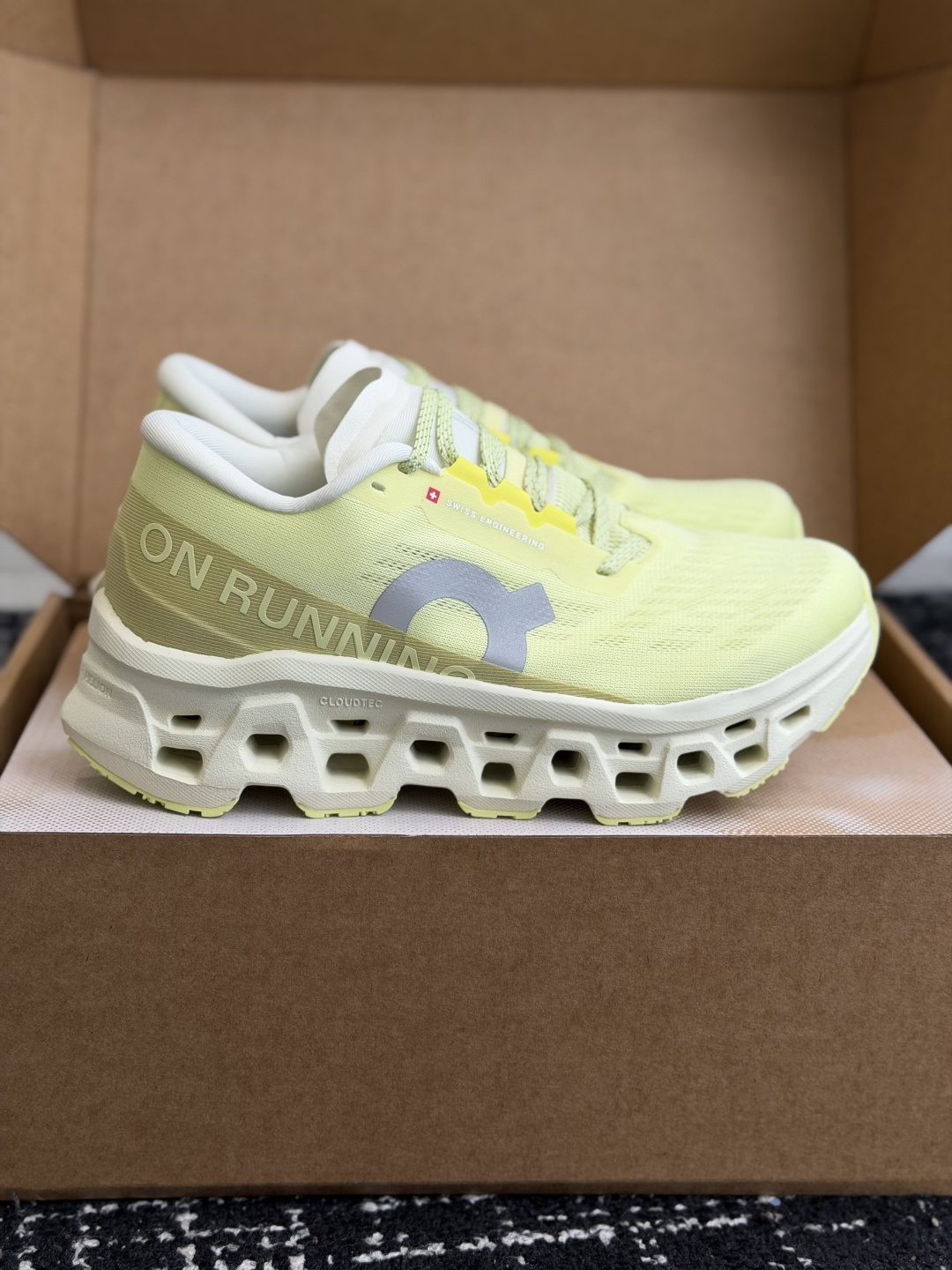 东莞代购级（脚胖的拿大半码）On 昂跑 Cloudmonster 3 时尚潮流 舒适透气 回弹缓震 生活