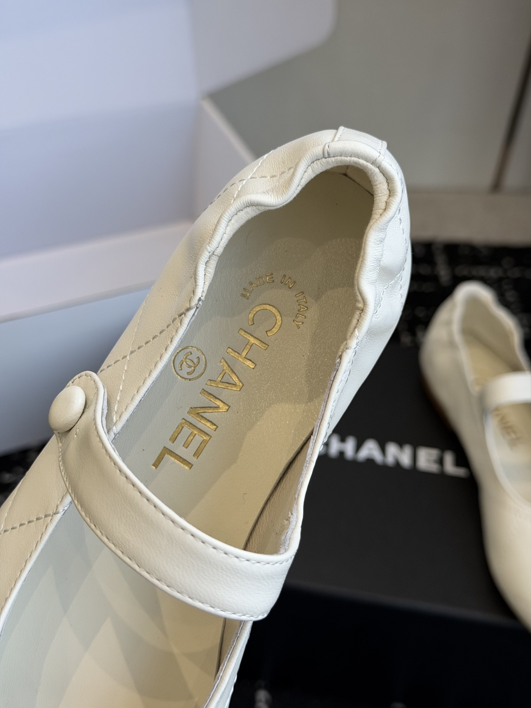 代购级Chanel 26ss 春夏系列芭蕾舞鞋复古款来袭非常火的大双C设计手工车线非常耗时耗力面料：进口