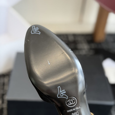 代购级CHANEL 香奈儿 26ss 春夏秀款 后空 凉鞋 第一眼看上就被种草了金色流动线条高跟凉鞋,极 代购级CHANEL 香奈儿 26ss 春夏秀款 后空 凉鞋 第一眼看上就被种草了金色流动线条高跟凉鞋,极