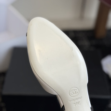 代购级CHANEL 香奈儿 26ss 春夏秀款 后空 凉鞋 第一眼看上就被种草了金色流动线条高跟凉鞋,极 代购级CHANEL 香奈儿 26ss 春夏秀款 后空 凉鞋 第一眼看上就被种草了金色流动线条高跟凉鞋,极
