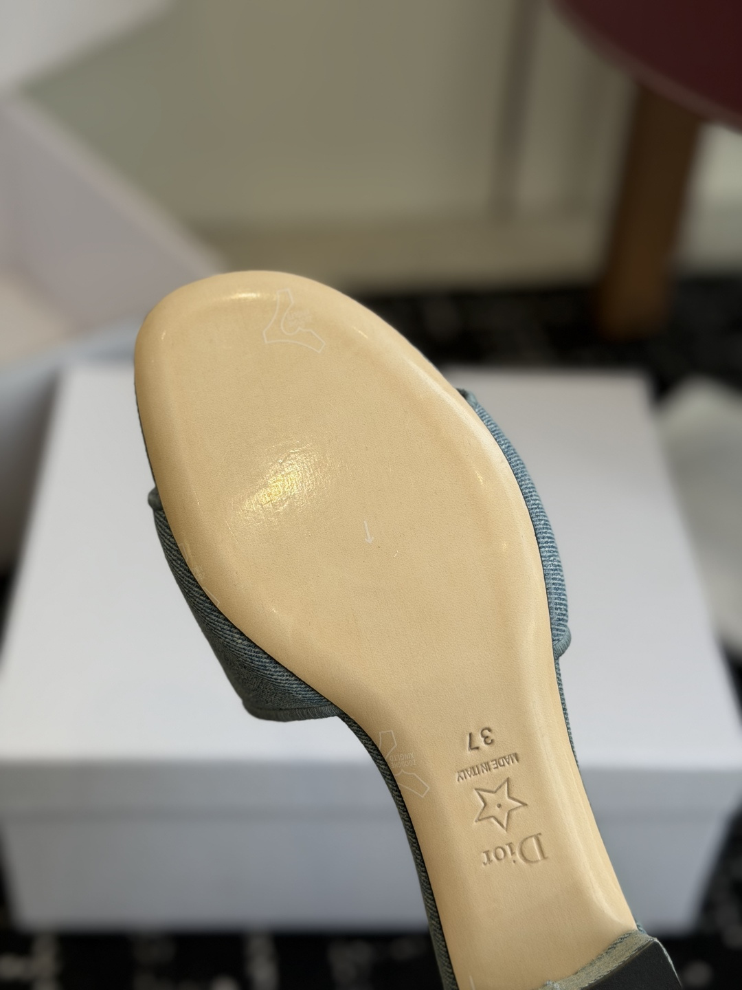 代购级粗跟26ss春夏新款Dior 迪奥 Medaillon 牛仔布CD字母刺绣平底凉拖鞋 棉质刺绣面料