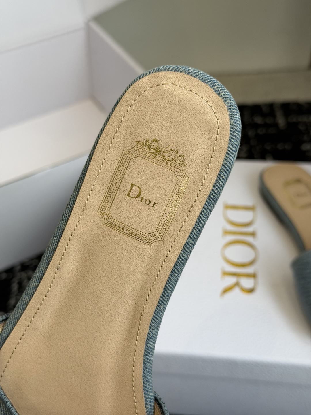 代购级平底 🌾26ss春夏新款Dior 迪奥 Medaillon 牛仔布CD字母刺绣平底凉拖鞋 棉质刺绣