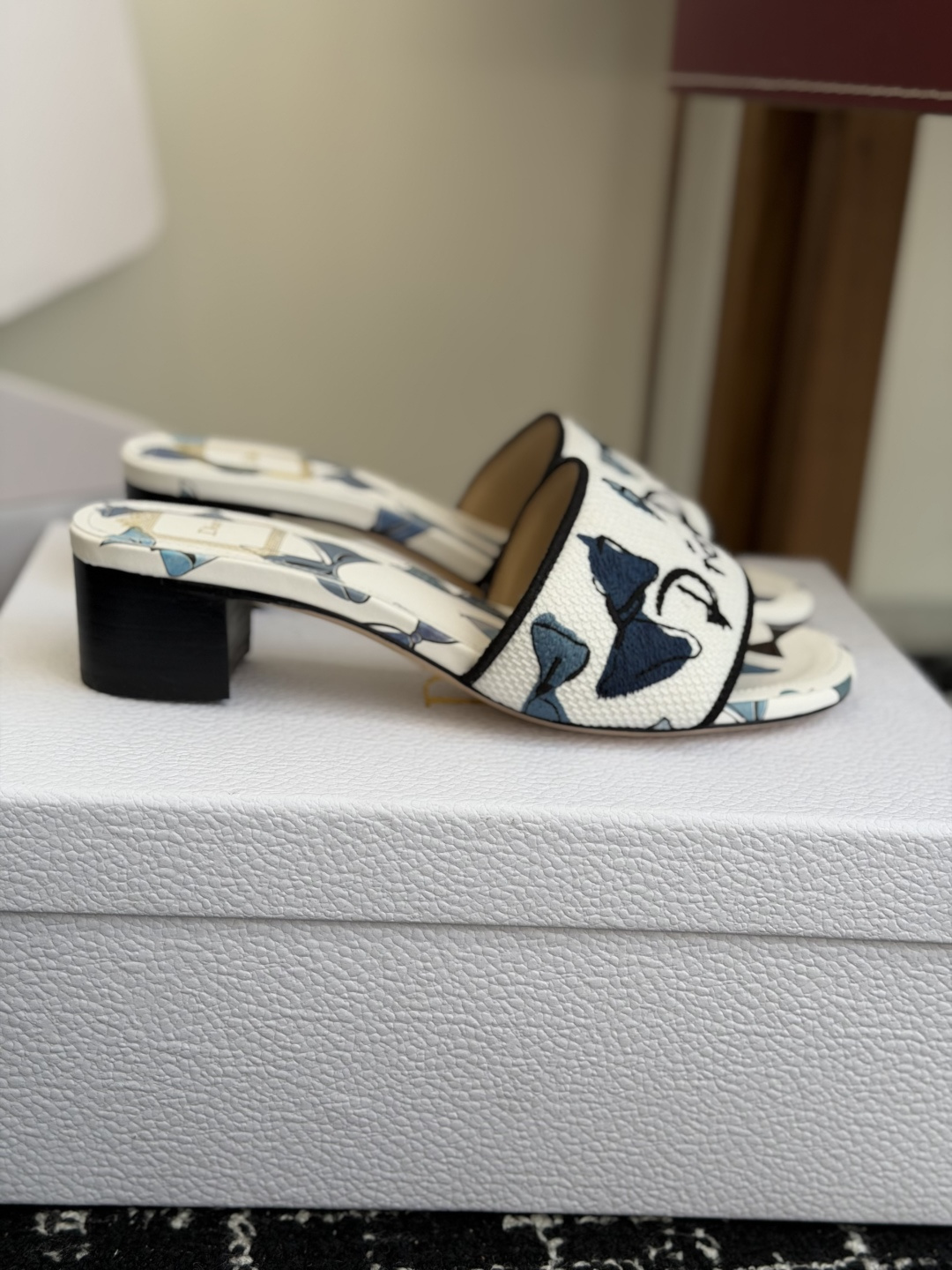 代购级粗跟迪奥 Dior 2026春夏新款一字拖拼色女鞋 CD字母logo立体刺绣 方头粗跟果冻色露趾拖