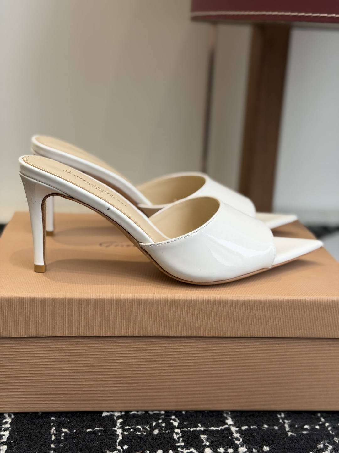 代购级吉安维托·罗西Gianvito Rossi 26春夏 尖头 细跟 凉拖鞋！轻松移动，高跟凉拖鞋！特