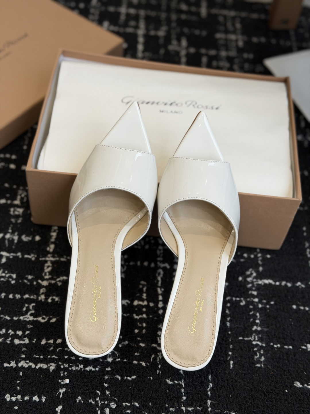 代购级吉安维托·罗西Gianvito Rossi 26春夏 尖头 细跟 凉拖鞋！轻松移动，高跟凉拖鞋！特