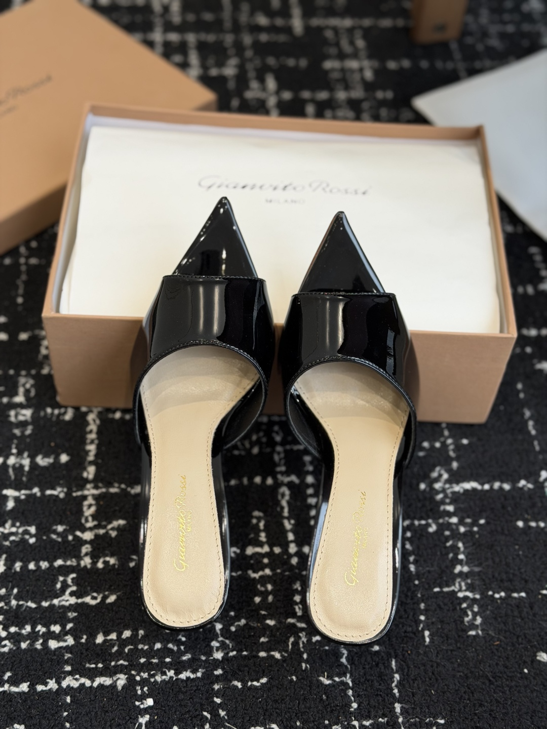 代购级吉安维托·罗西Gianvito Rossi 26春夏 尖头 细跟 凉拖鞋！轻松移动，高跟凉拖鞋！特