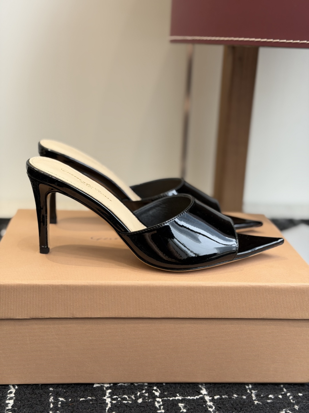 代购级吉安维托·罗西Gianvito Rossi 26春夏 尖头 细跟 凉拖鞋！轻松移动，高跟凉拖鞋！特