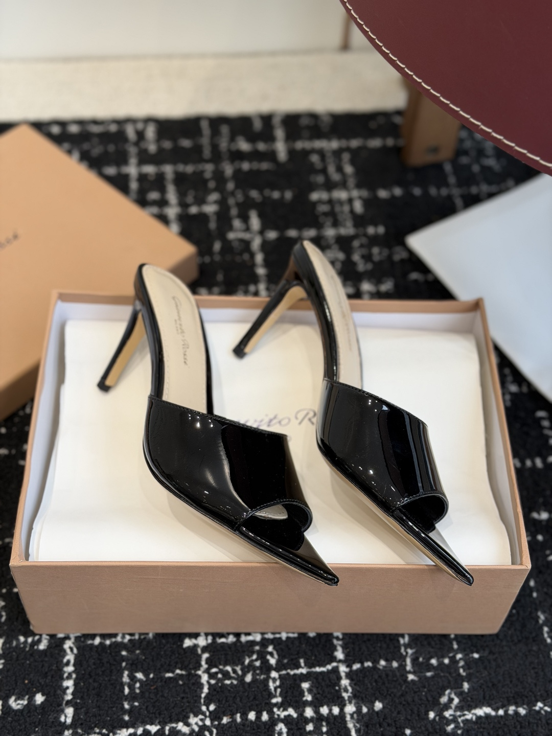 代购级吉安维托·罗西Gianvito Rossi 26春夏 尖头 细跟 凉拖鞋！轻松移动，高跟凉拖鞋！特