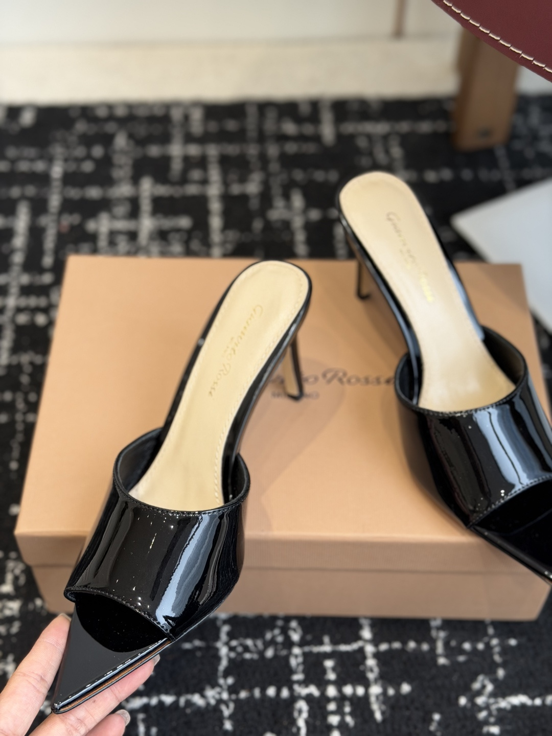 代购级吉安维托·罗西Gianvito Rossi 26春夏 尖头 细跟 凉拖鞋！轻松移动，高跟凉拖鞋！特