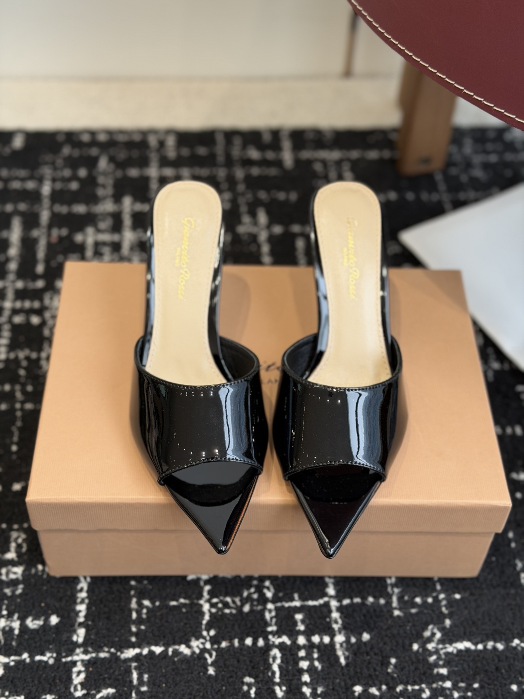 代购级吉安维托·罗西Gianvito Rossi 26春夏 尖头 细跟 凉拖鞋！轻松移动，高跟凉拖鞋！特