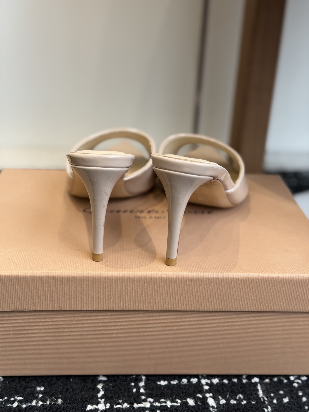 代购级吉安维托·罗西Gianvito Rossi 26春夏 尖头 细跟 凉拖鞋！轻松移动，高跟凉拖鞋！特