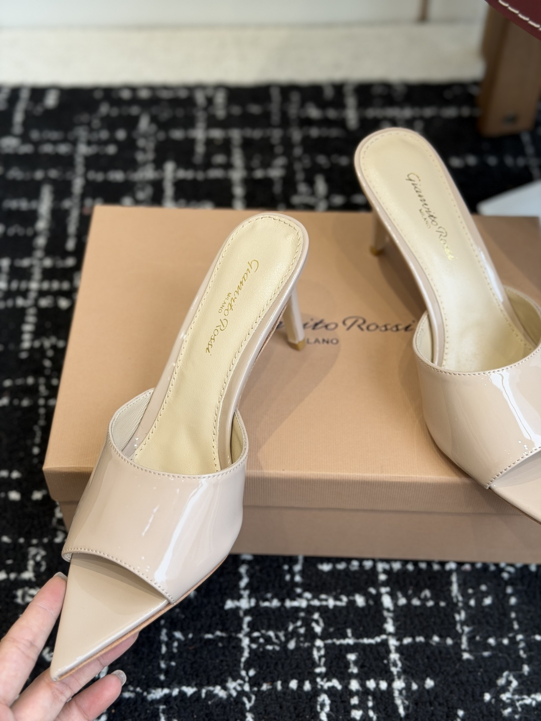 代购级吉安维托·罗西Gianvito Rossi 26春夏 尖头 细跟 凉拖鞋！轻松移动，高跟凉拖鞋！特