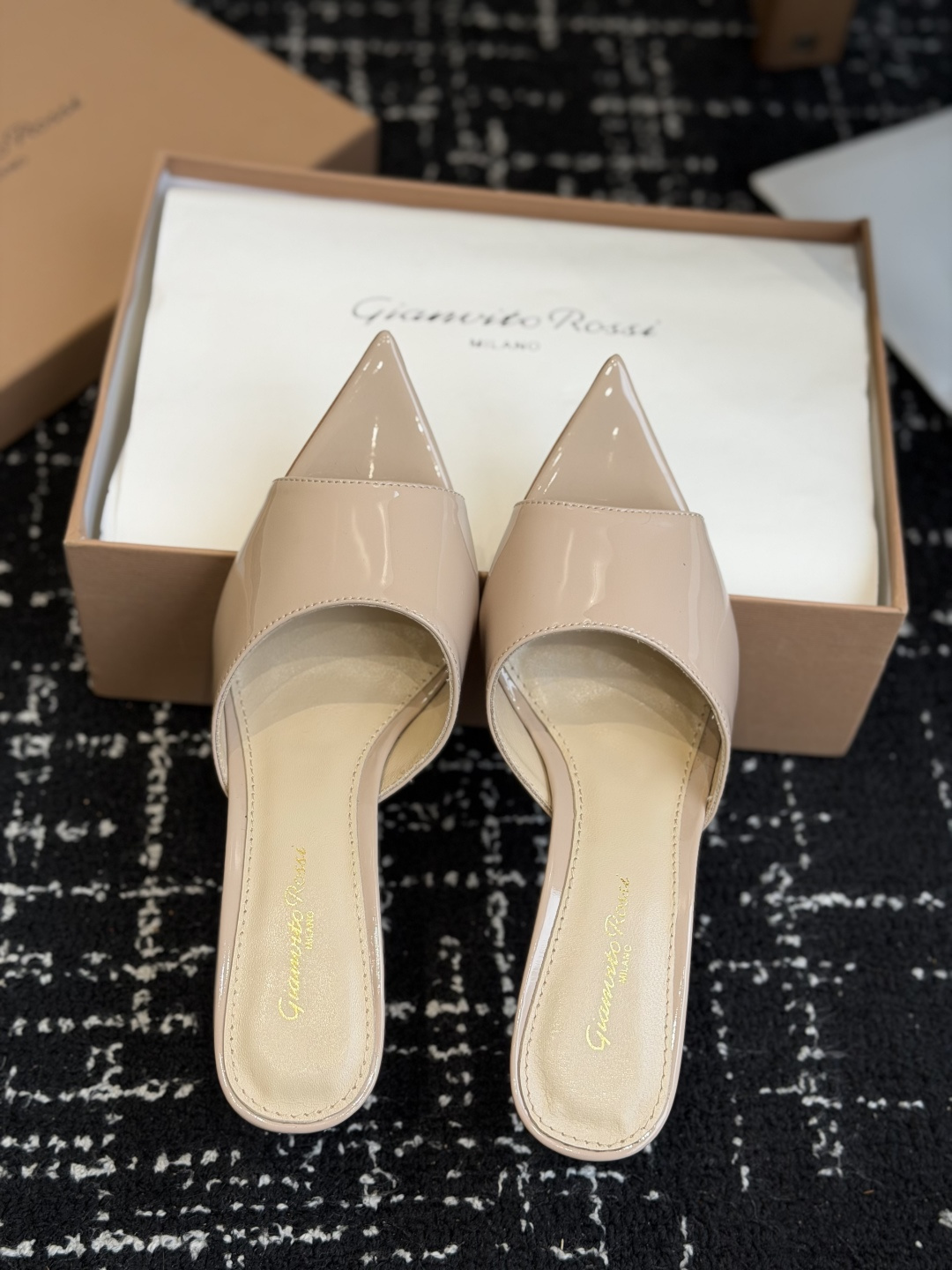 代购级吉安维托·罗西Gianvito Rossi 26春夏 尖头 细跟 凉拖鞋！轻松移动，高跟凉拖鞋！特