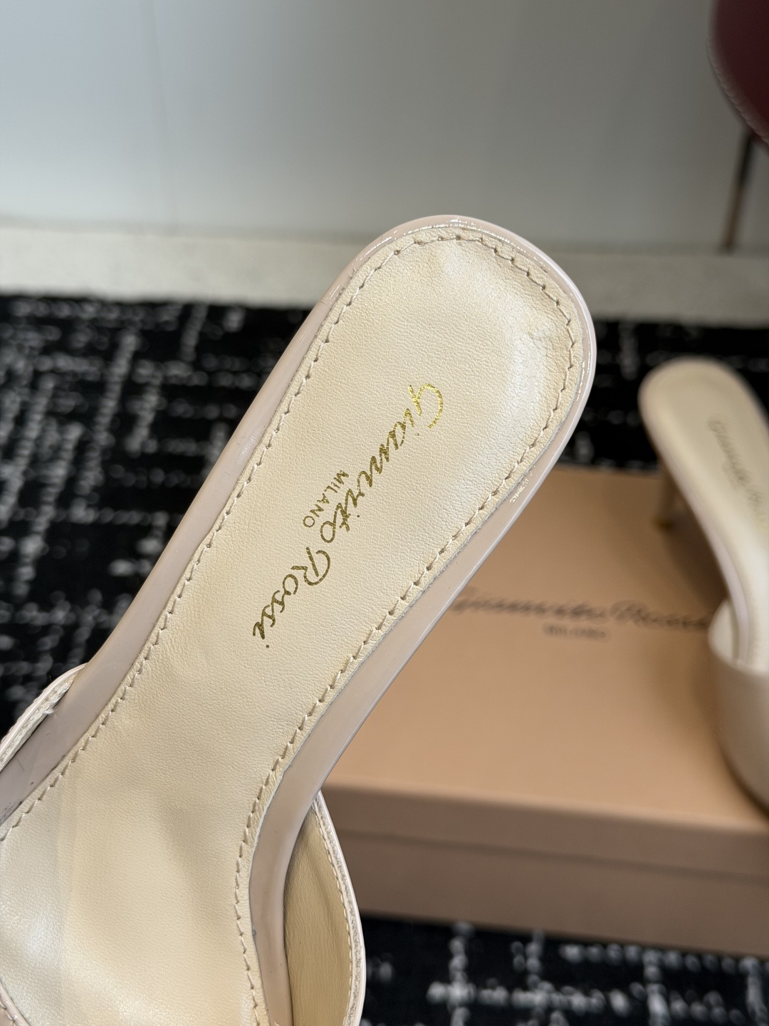 代购级吉安维托·罗西Gianvito Rossi 26春夏 尖头 细跟 凉拖鞋！轻松移动，高跟凉拖鞋！特