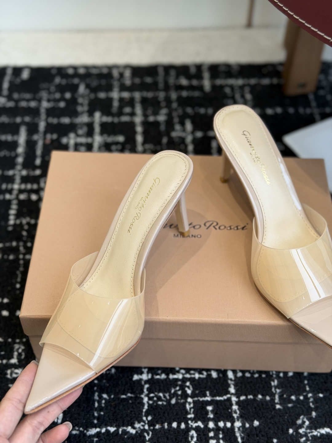 代购级吉安维托·罗西Gianvito Rossi 26春夏 尖头 细跟 凉拖鞋！轻松移动，高跟凉拖鞋！特