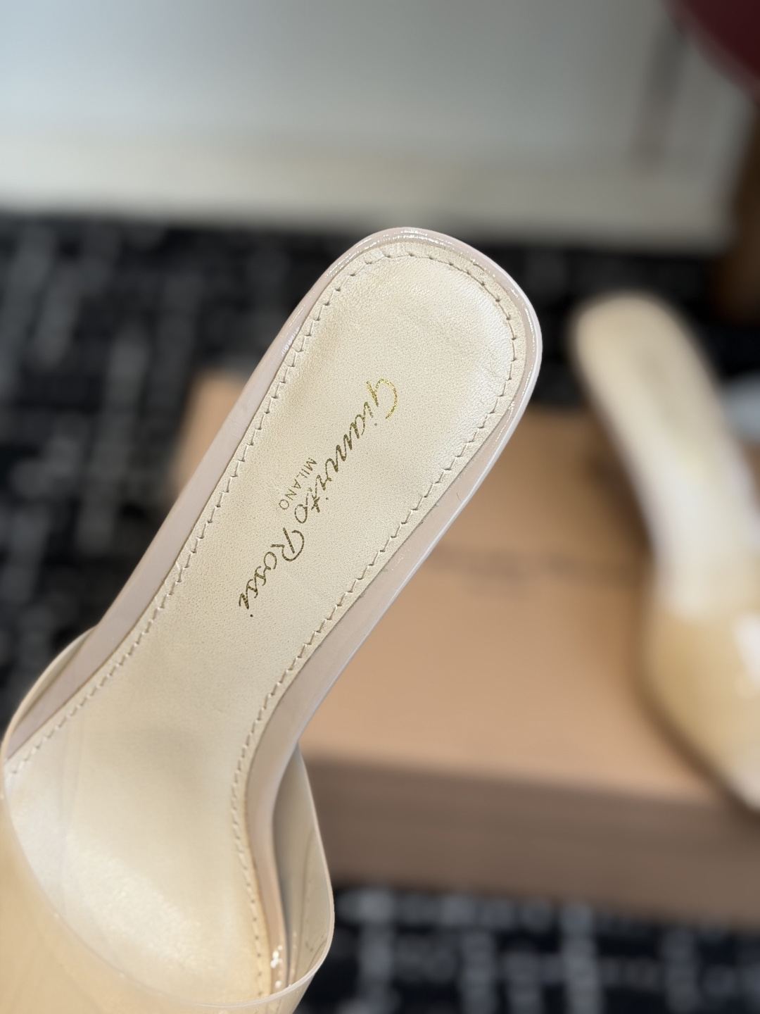 代购级吉安维托·罗西Gianvito Rossi 26春夏 尖头 细跟 凉拖鞋！轻松移动，高跟凉拖鞋！特