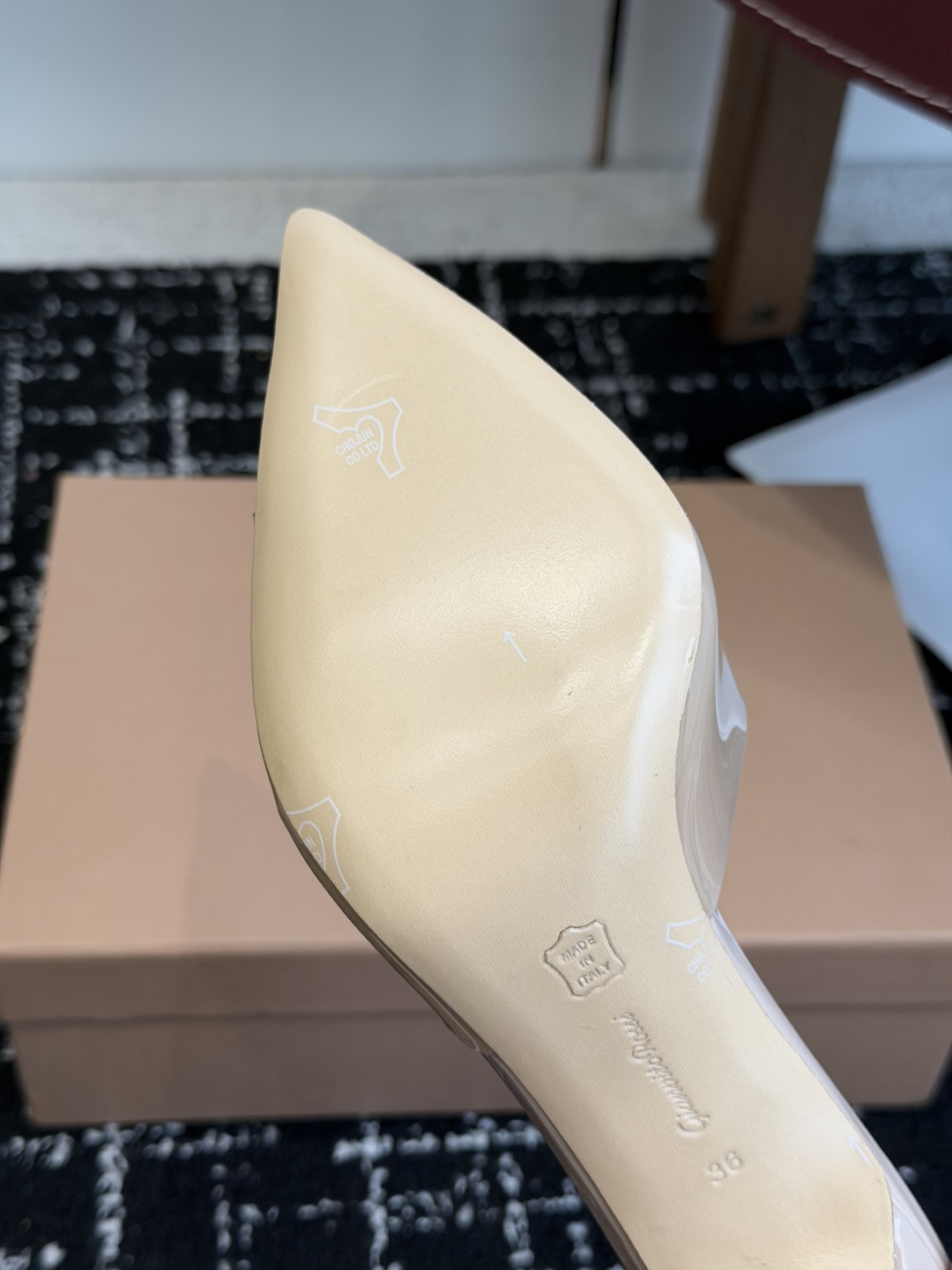 代购级吉安维托·罗西Gianvito Rossi 26春夏 尖头 细跟 凉拖鞋！轻松移动，高跟凉拖鞋！特