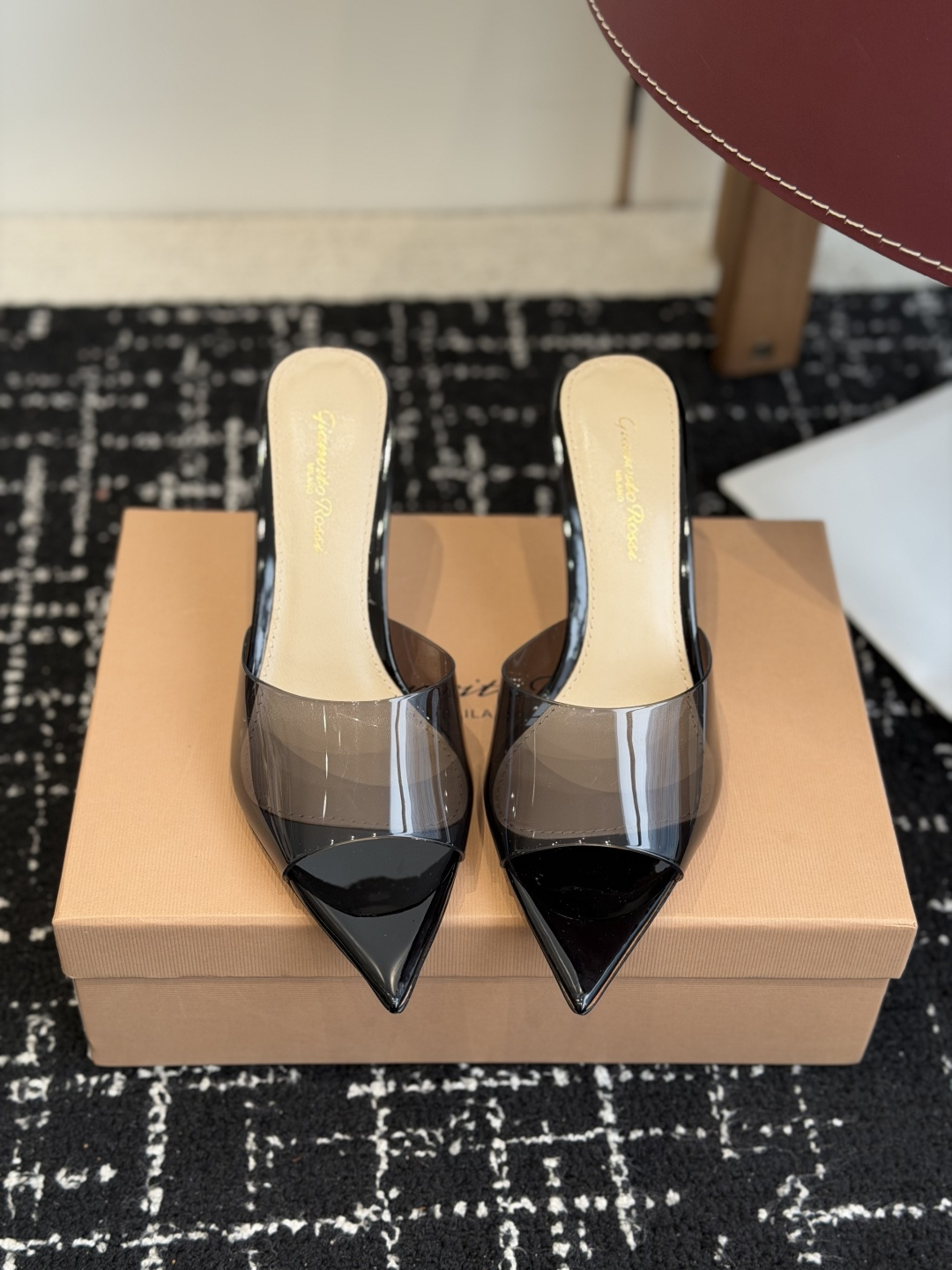 代购级吉安维托·罗西Gianvito Rossi 26春夏 尖头 细跟 凉拖鞋！轻松移动，高跟凉拖鞋！特