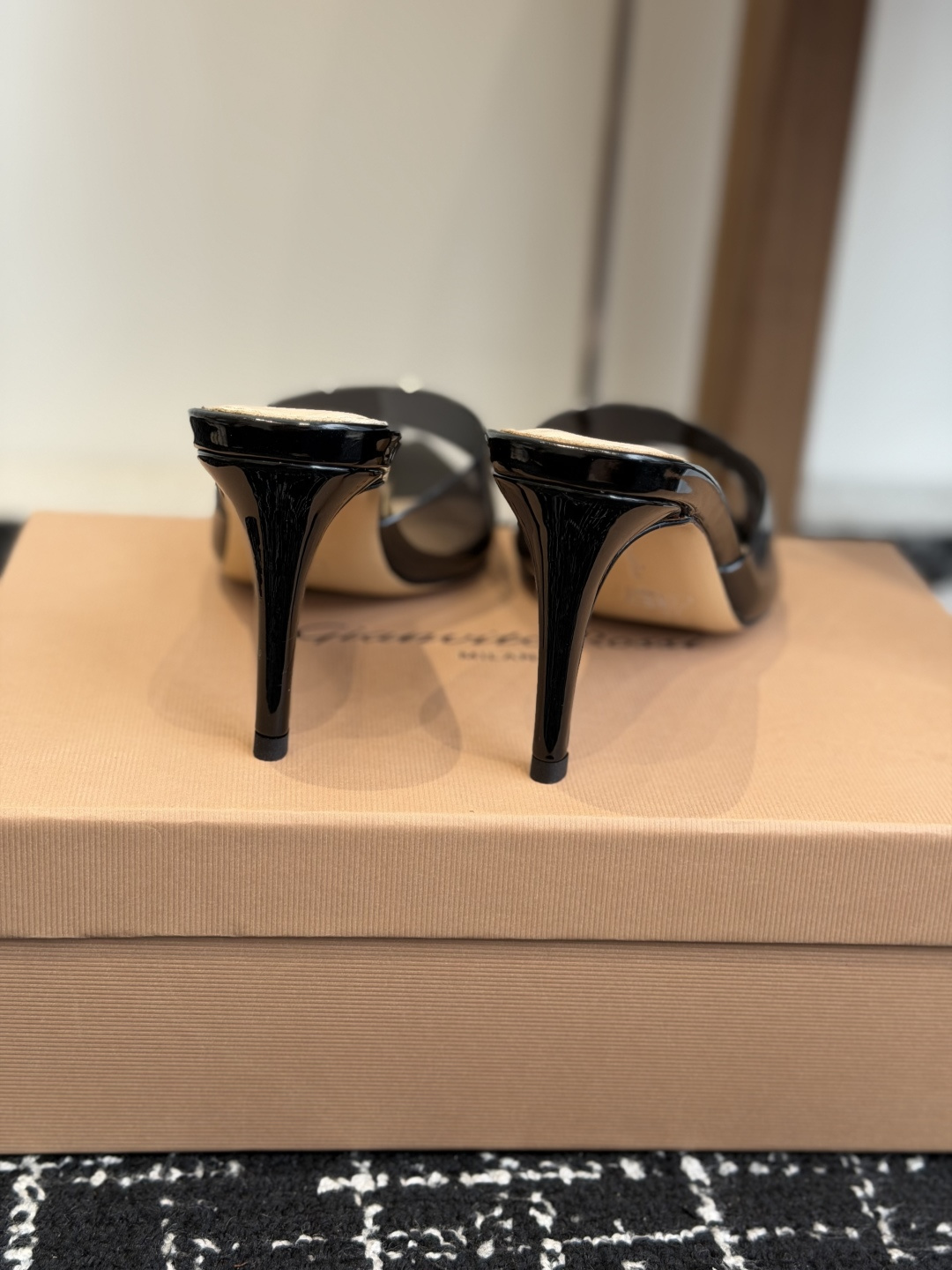 代购级吉安维托·罗西Gianvito Rossi 26春夏 尖头 细跟 凉拖鞋！轻松移动，高跟凉拖鞋！特