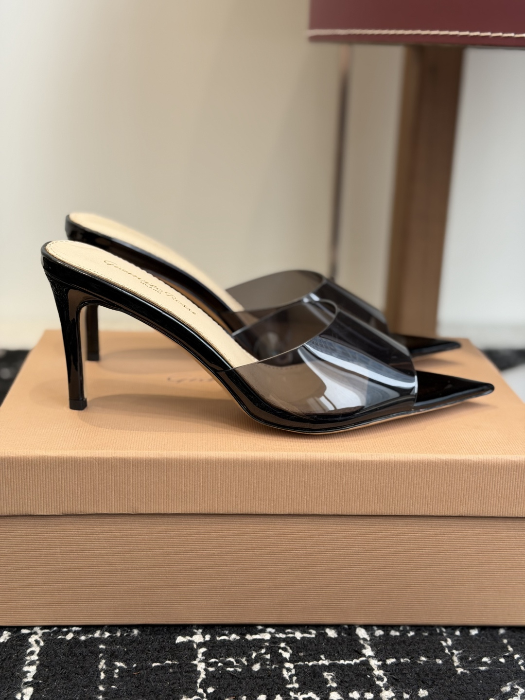 代购级吉安维托·罗西Gianvito Rossi 26春夏 尖头 细跟 凉拖鞋！轻松移动，高跟凉拖鞋！特