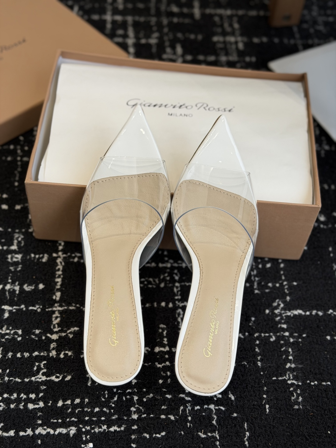 代购级吉安维托·罗西Gianvito Rossi 26春夏 尖头 细跟 凉拖鞋！轻松移动，高跟凉拖鞋！特