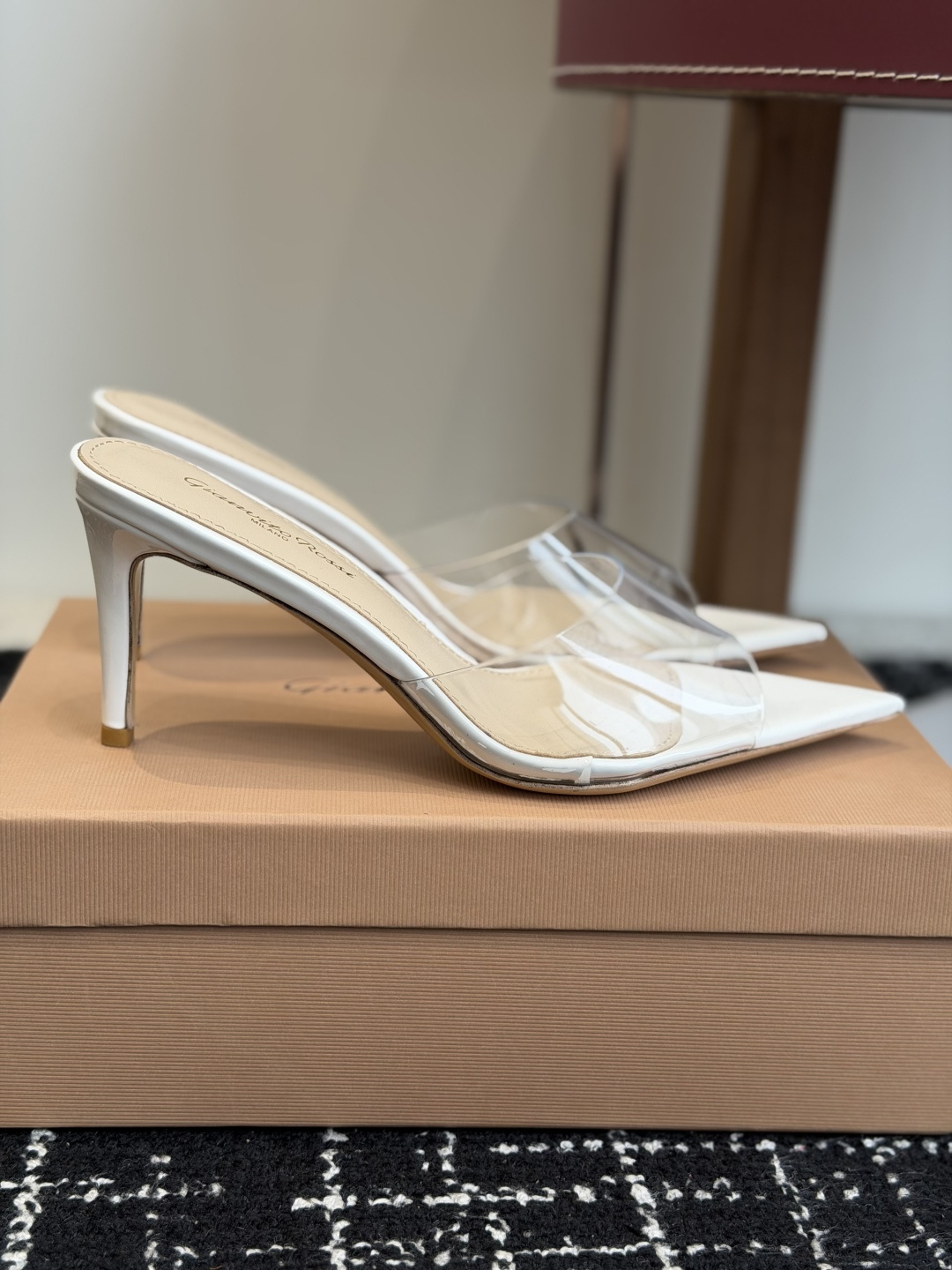 代购级吉安维托·罗西Gianvito Rossi 26春夏 尖头 细跟 凉拖鞋！轻松移动，高跟凉拖鞋！特