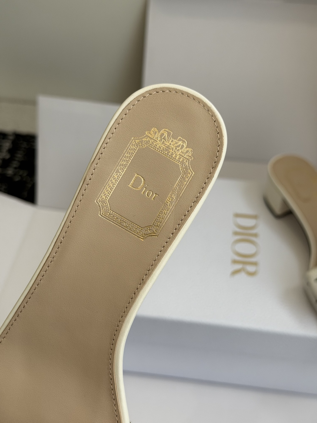 东莞代购级DIOR 迪奥新品编织袋电绣凉拖 休闲度假风 夏日必入搭配单品 面料：立体刺绣 飞织内里：垫脚
