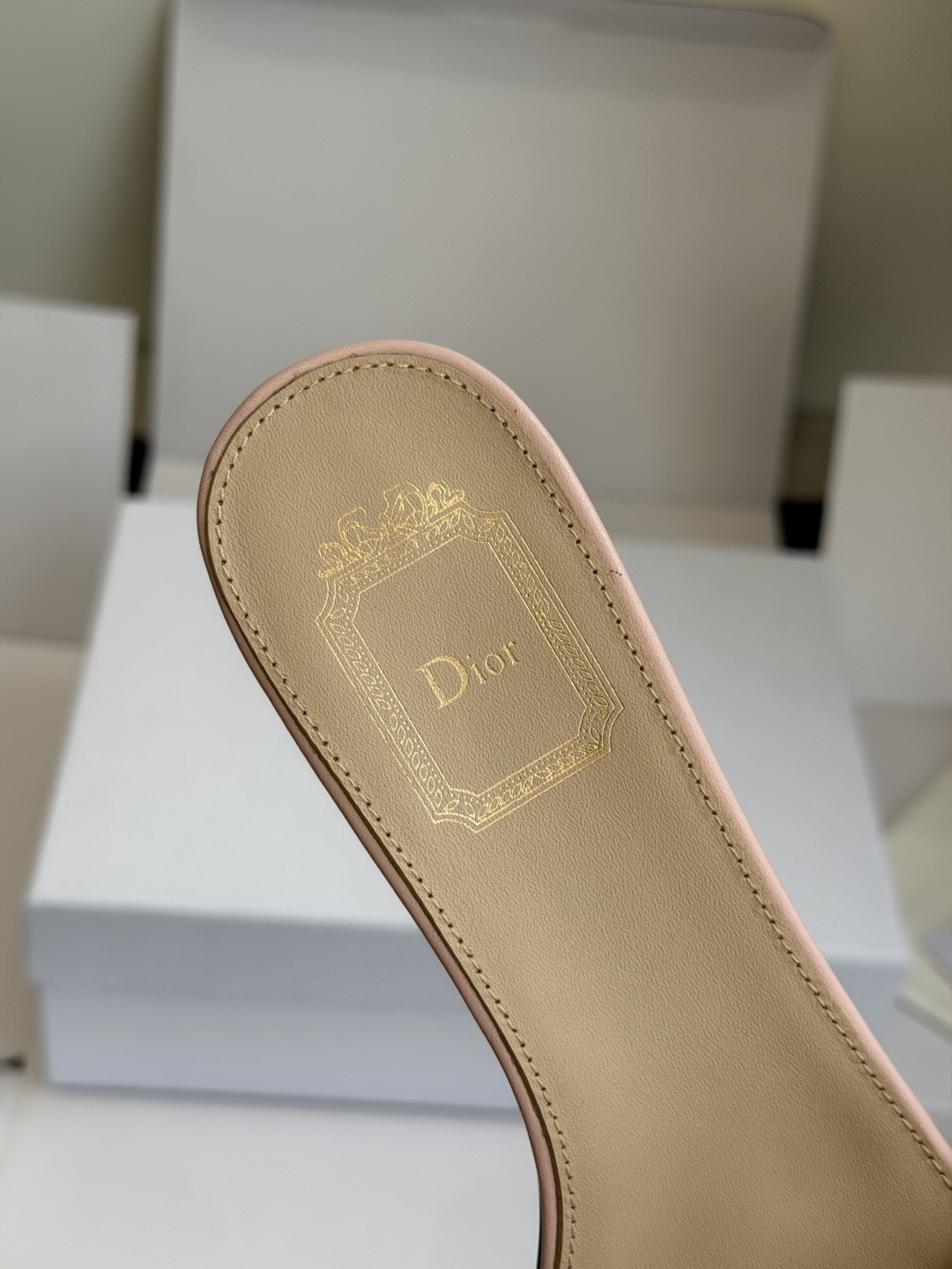 东莞代购级DIOR 迪奥新品编织袋电绣凉拖 休闲度假风 夏日必入搭配单品 面料：立体刺绣 飞织内里：垫脚