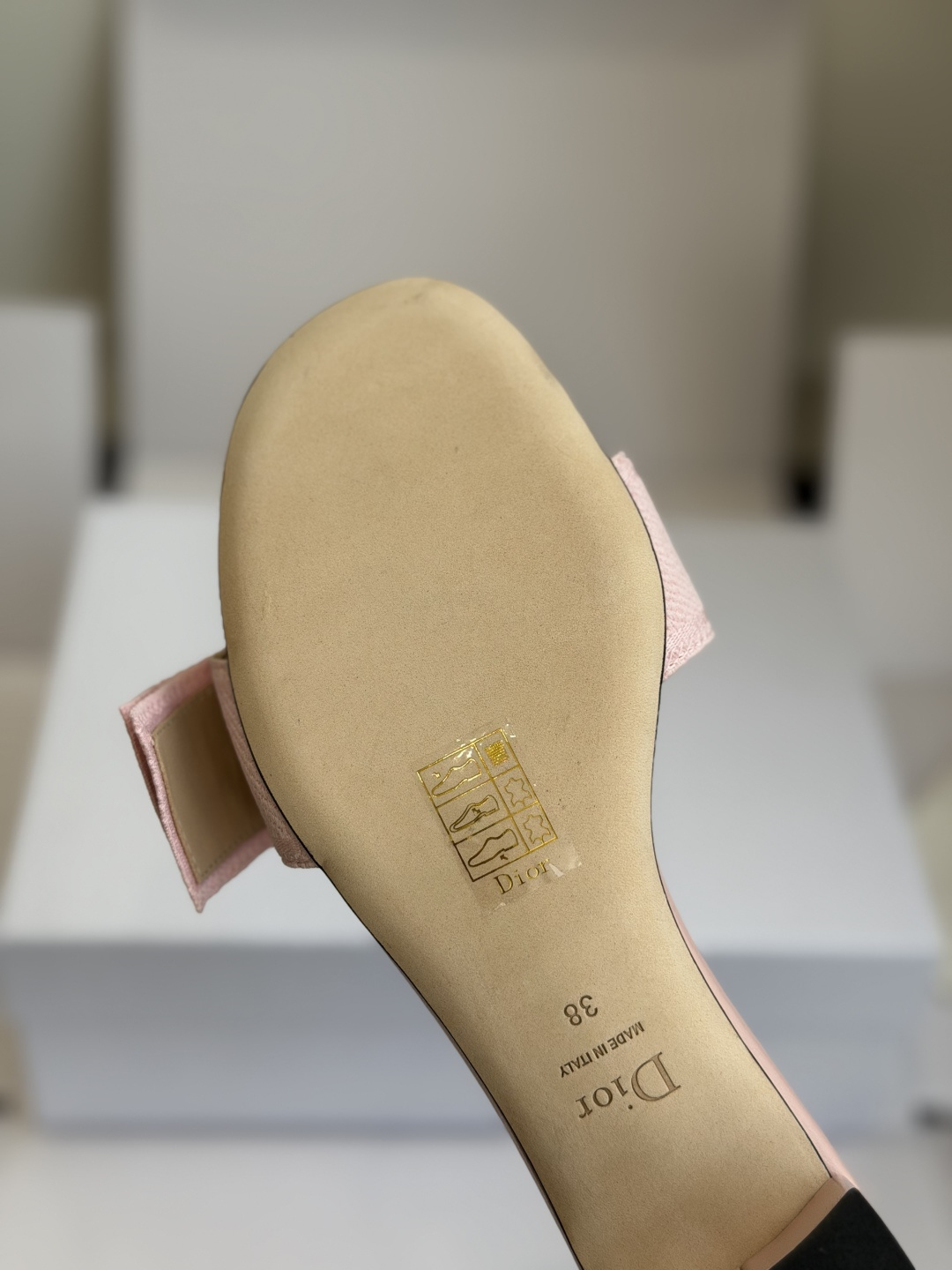 东莞代购级DIOR 迪奥新品编织袋电绣凉拖 休闲度假风 夏日必入搭配单品 面料：立体刺绣 飞织内里：垫脚