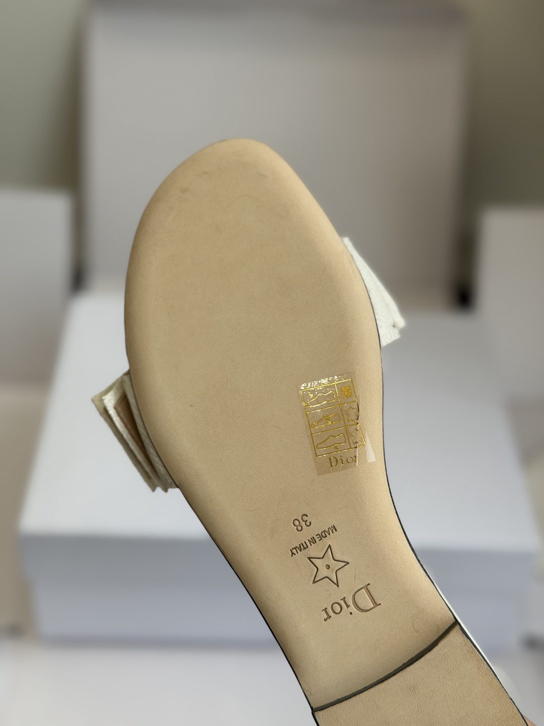 东莞代购级DIOR 迪奥新品编织袋电绣凉拖 休闲度假风 夏日必入搭配单品 面料：立体刺绣 飞织内里：垫脚