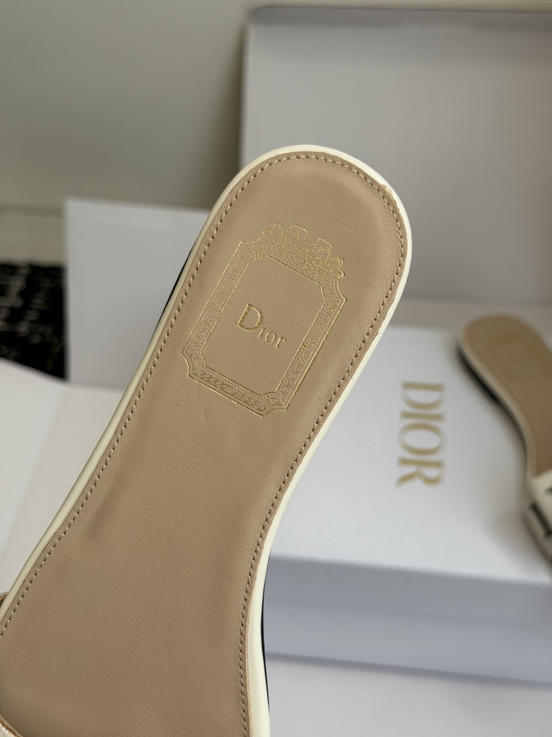 东莞代购级DIOR 迪奥新品编织袋电绣凉拖 休闲度假风 夏日必入搭配单品 面料：立体刺绣 飞织内里：垫脚