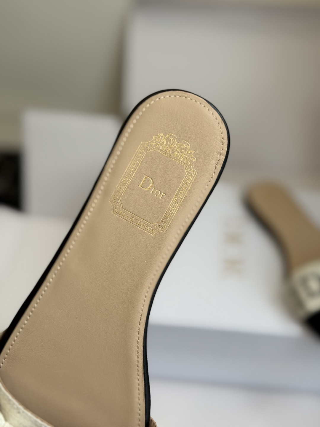东莞代购级DIOR 迪奥新品编织袋电绣凉拖 休闲度假风 夏日必入搭配单品 面料：立体刺绣 飞织内里：垫脚