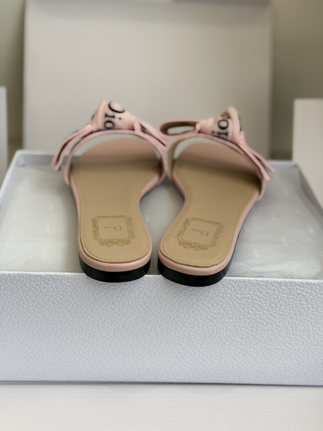 东莞代购级DIOR 迪奥新品编织袋电绣凉拖 休闲度假风 夏日必入搭配单品 面料：立体刺绣 飞织内里：垫脚