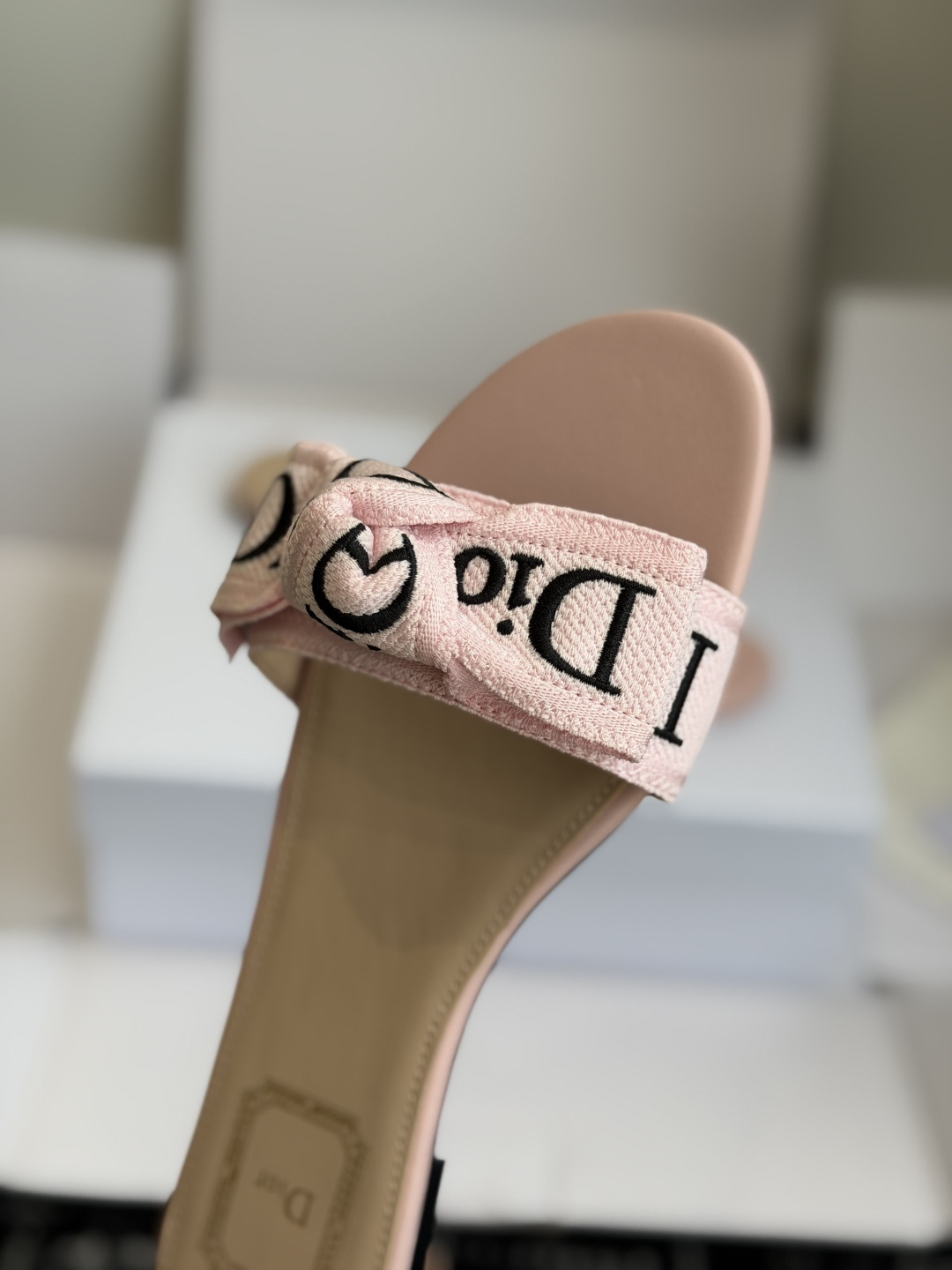 东莞代购级DIOR 迪奥新品编织袋电绣凉拖 休闲度假风 夏日必入搭配单品 面料：立体刺绣 飞织内里：垫脚