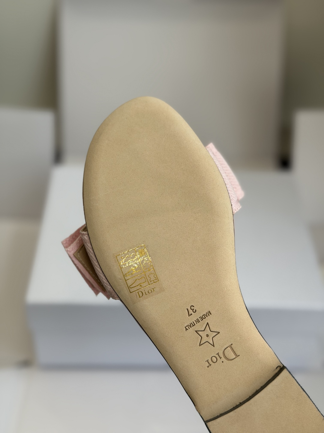 东莞代购级DIOR 迪奥新品编织袋电绣凉拖 休闲度假风 夏日必入搭配单品 面料：立体刺绣 飞织内里：垫脚
