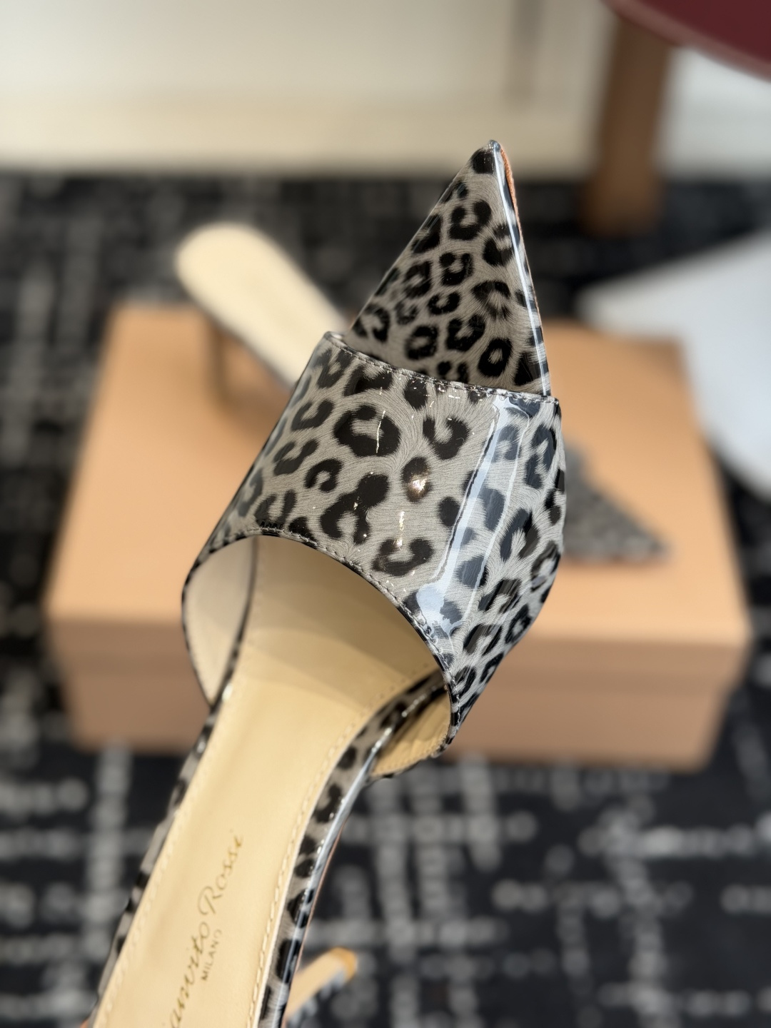 代购级吉安维托·罗西Gianvito Rossi 26春夏 尖头 细跟 凉拖鞋！轻松移动，高跟凉拖鞋！特