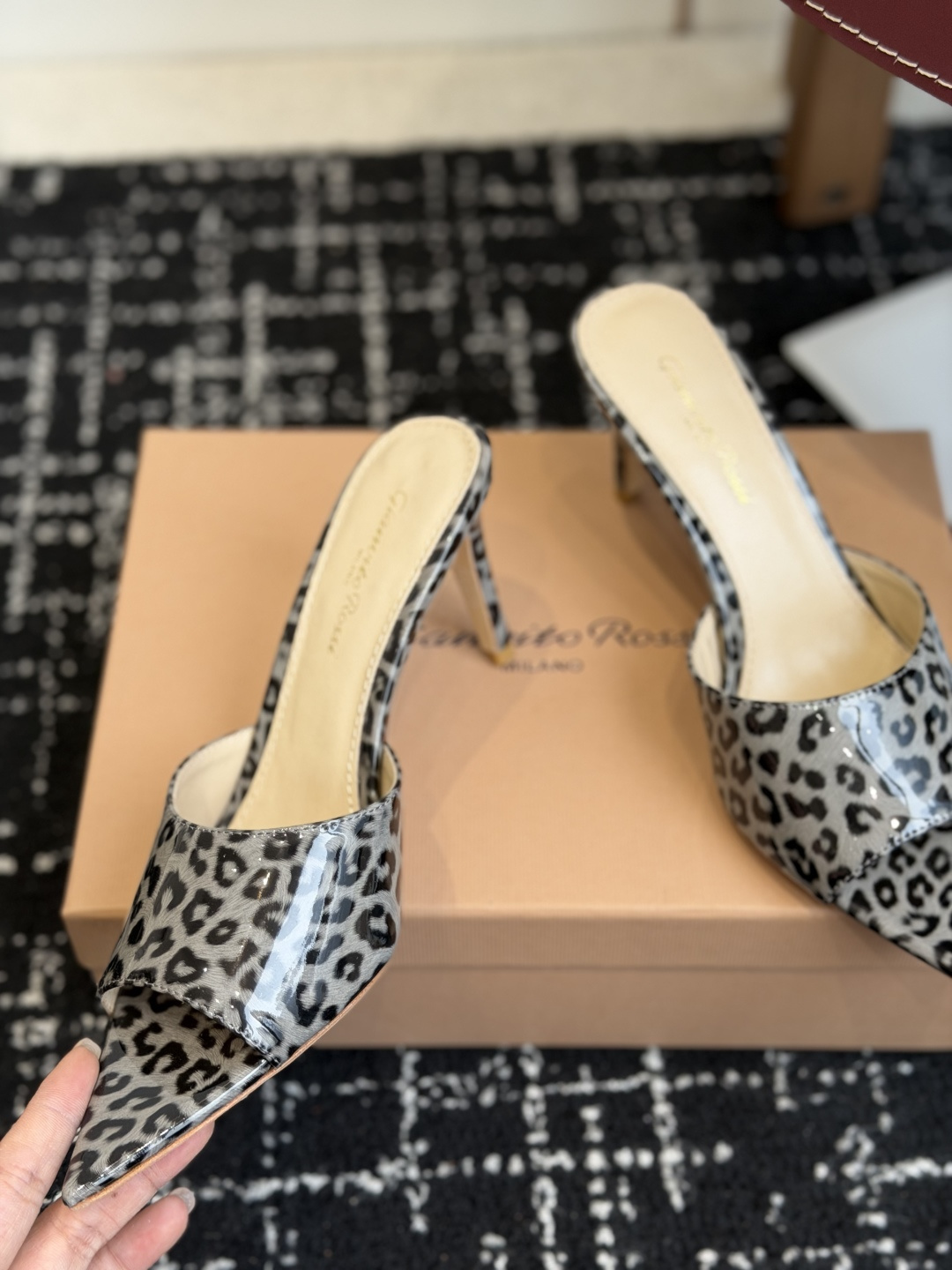 代购级吉安维托·罗西Gianvito Rossi 26春夏 尖头 细跟 凉拖鞋！轻松移动，高跟凉拖鞋！特