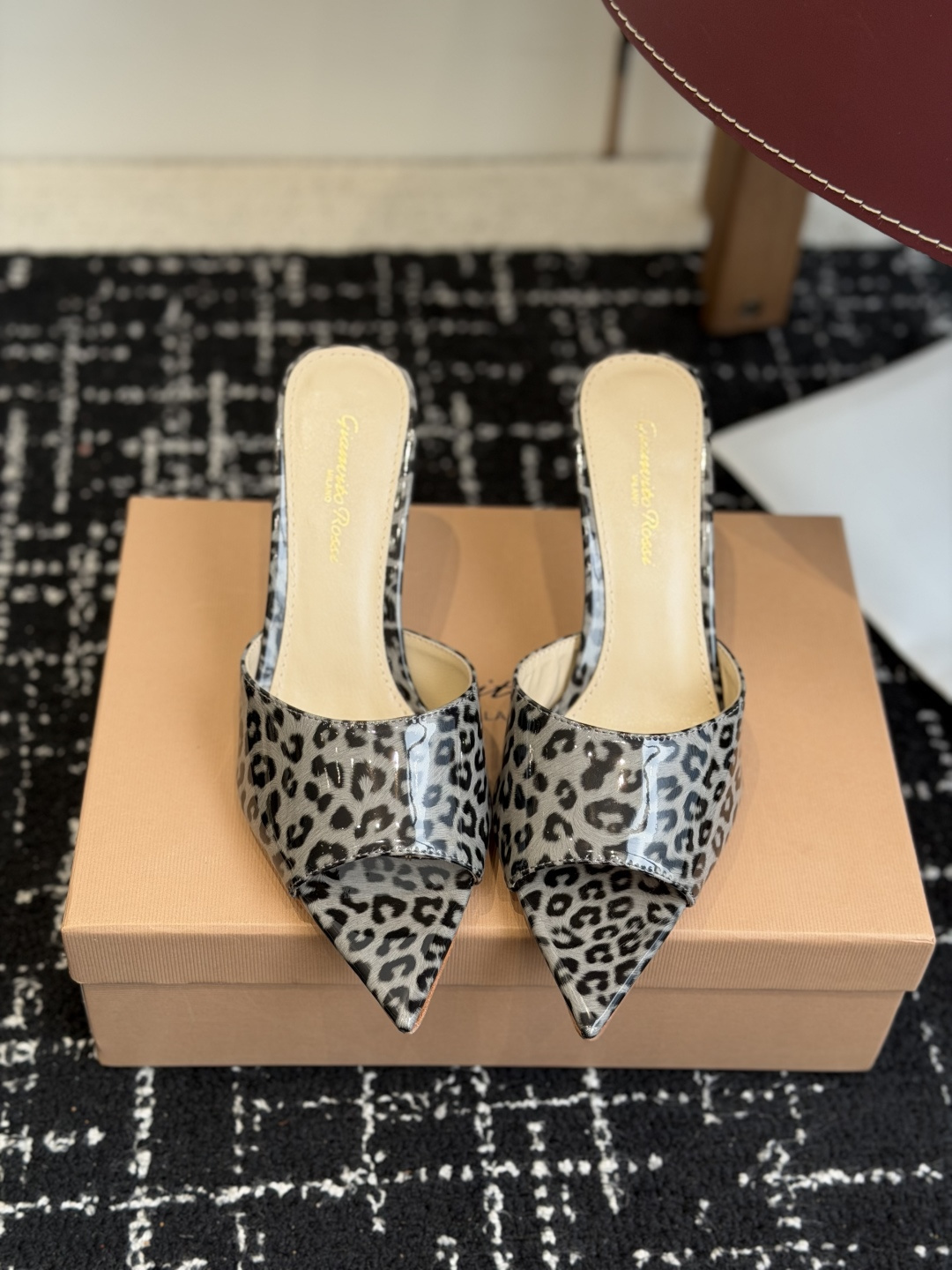 代购级吉安维托·罗西Gianvito Rossi 26春夏 尖头 细跟 凉拖鞋！轻松移动，高跟凉拖鞋！特