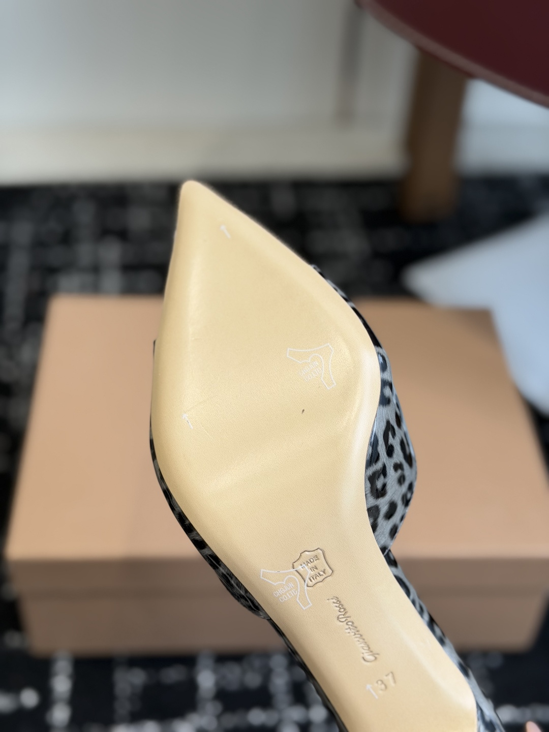 代购级吉安维托·罗西Gianvito Rossi 26春夏 尖头 细跟 凉拖鞋！轻松移动，高跟凉拖鞋！特