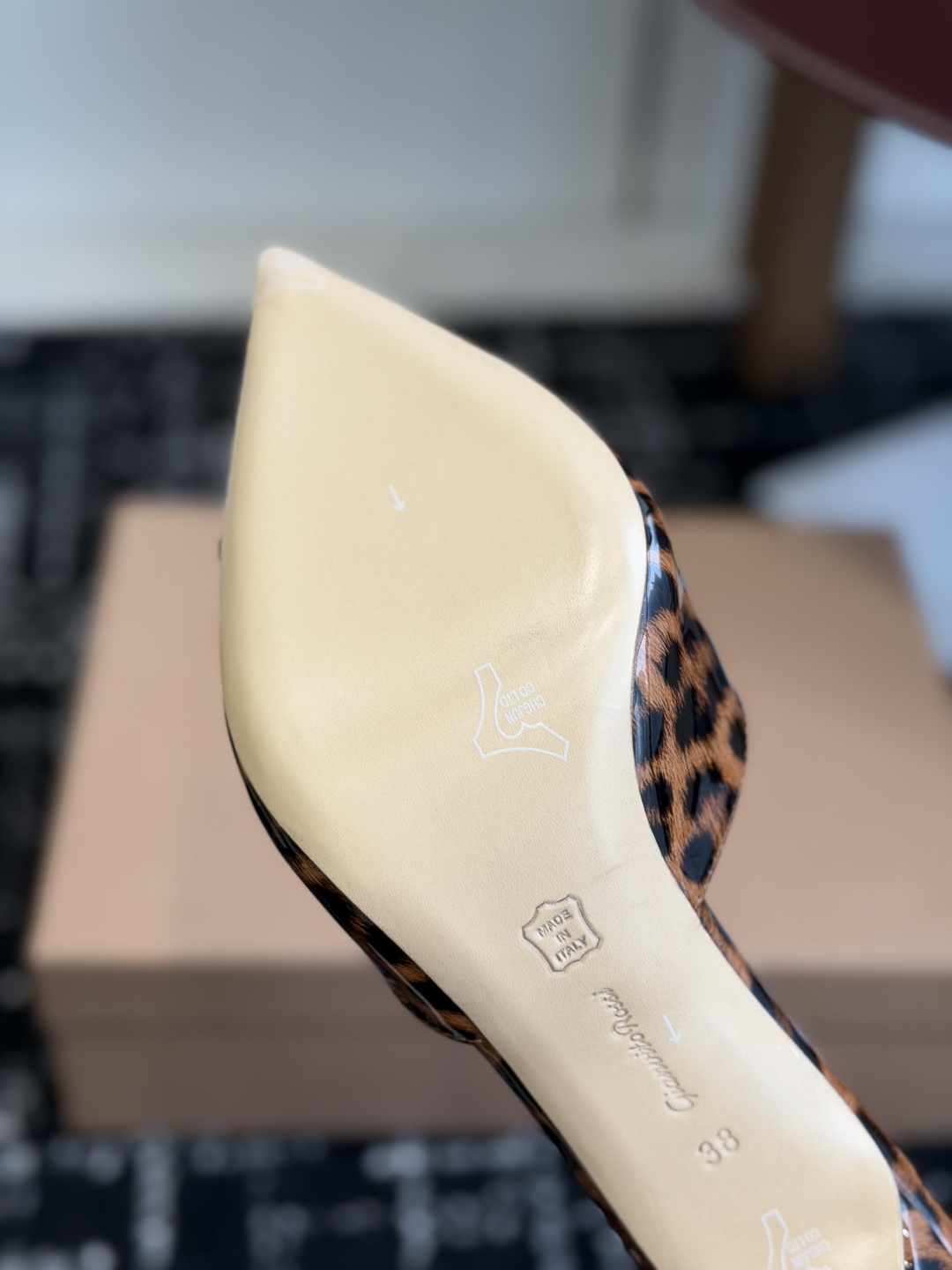 代购级吉安维托·罗西Gianvito Rossi 26春夏 尖头 细跟 凉拖鞋！轻松移动，高跟凉拖鞋！特