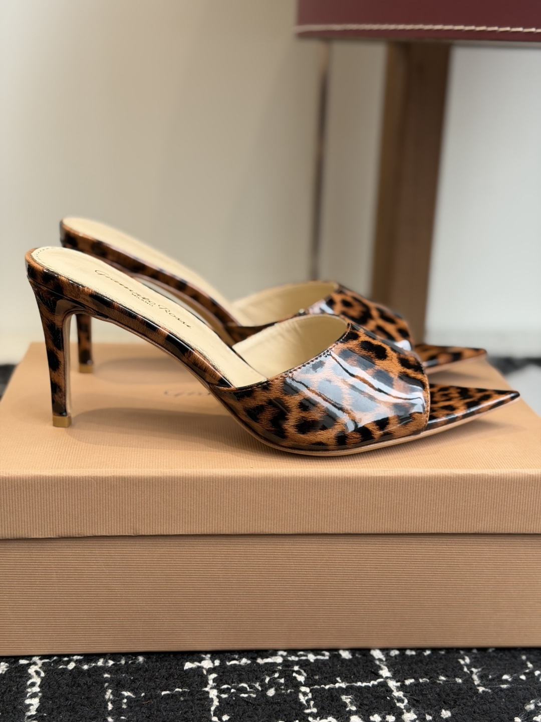 代购级吉安维托·罗西Gianvito Rossi 26春夏 尖头 细跟 凉拖鞋！轻松移动，高跟凉拖鞋！特