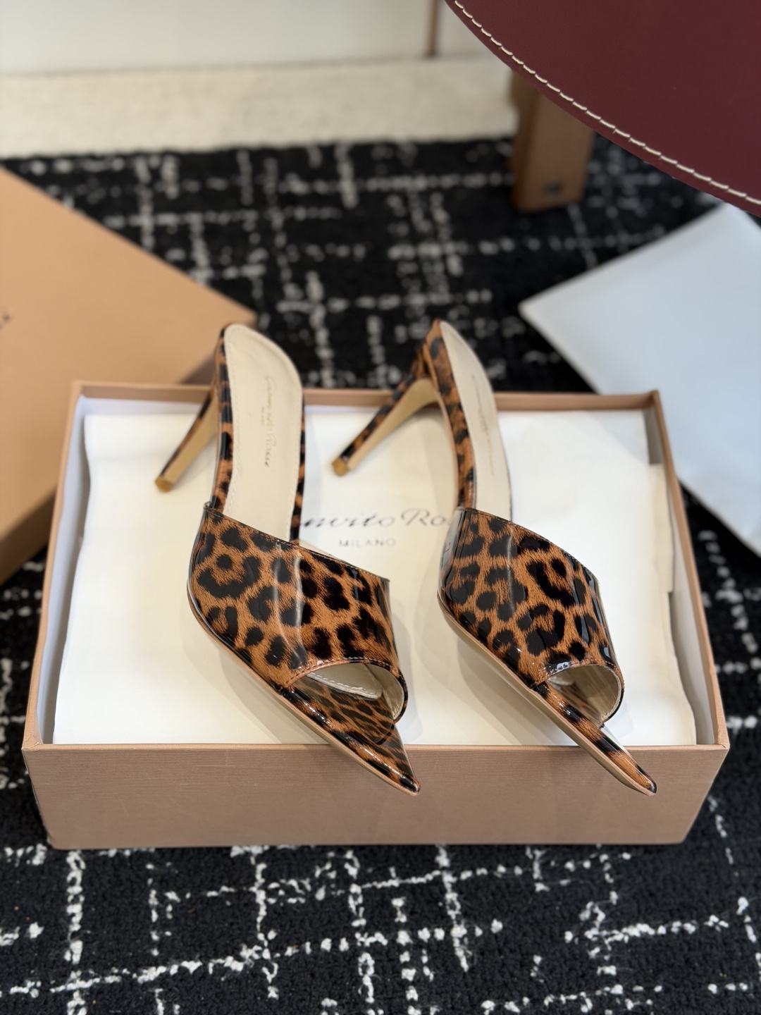 代购级吉安维托·罗西Gianvito Rossi 26春夏 尖头 细跟 凉拖鞋！轻松移动，高跟凉拖鞋！特