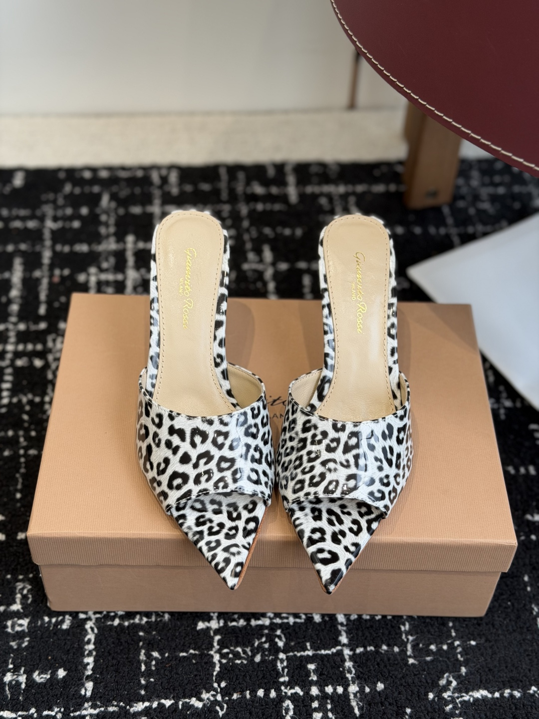 代购级吉安维托·罗西Gianvito Rossi 26春夏 尖头 细跟 凉拖鞋！轻松移动，高跟凉拖鞋！特