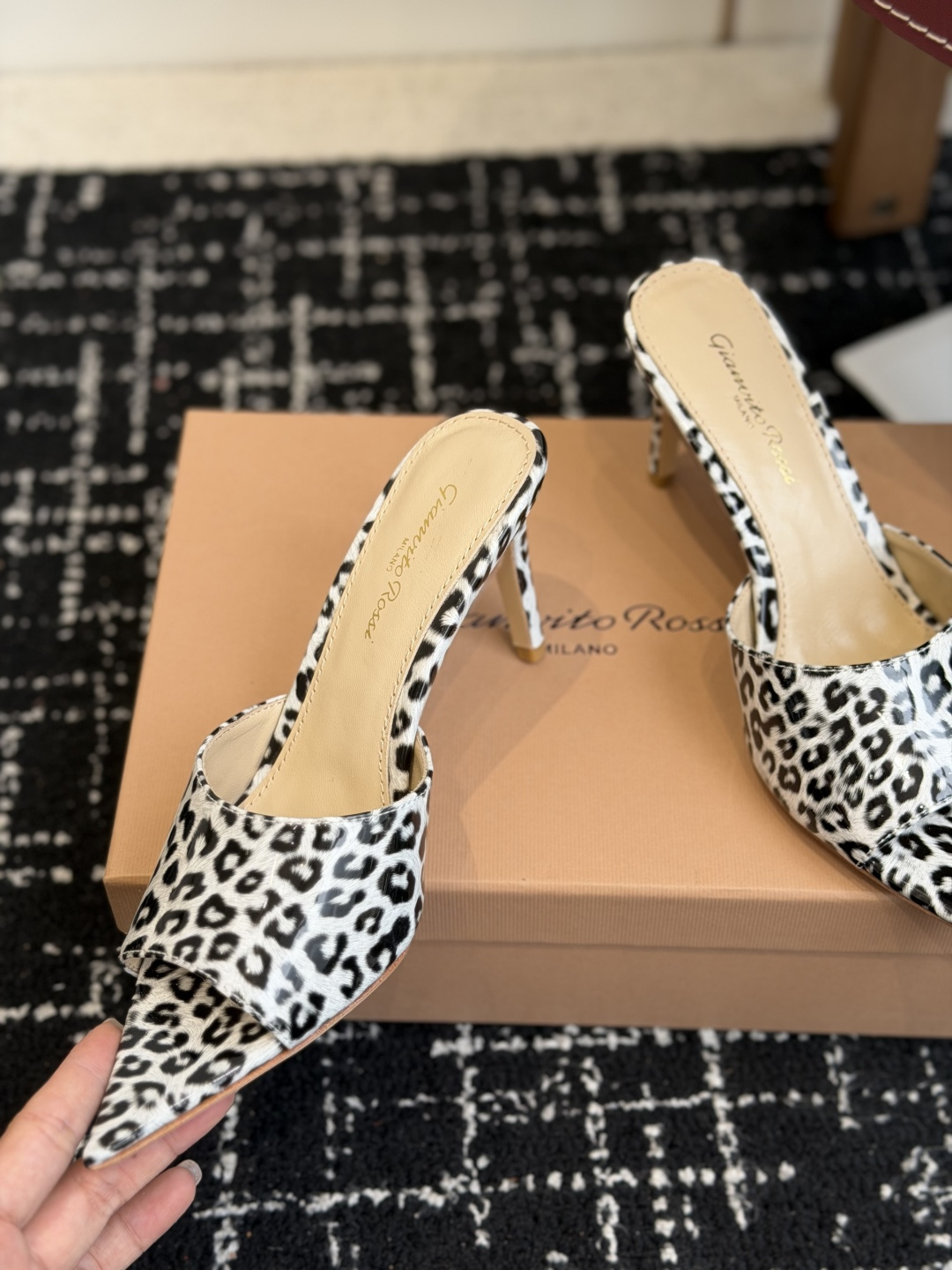 代购级吉安维托·罗西Gianvito Rossi 26春夏 尖头 细跟 凉拖鞋！轻松移动，高跟凉拖鞋！特